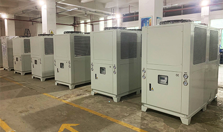 工業冷水機中有哪些控制器？